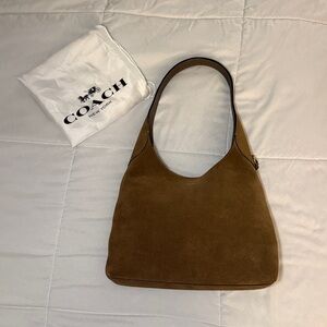 Coach Brooklyn 28 in suede.
